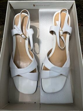 Naturalizer Milly White Leather Slingback Sandals with Gold Buckle